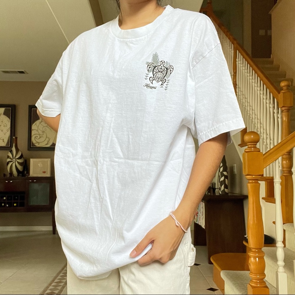 hawaiin graphic tee